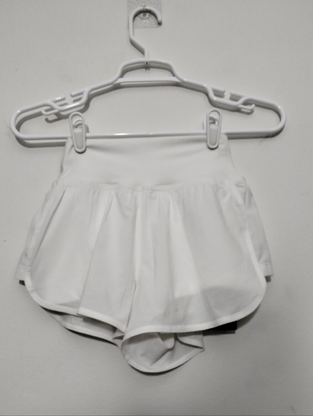 Gilly Hicks Women's White Athletic Shorts Lined
